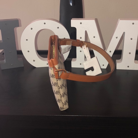 Michael Kors belt purse - Picture 2 of 6